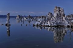 *mono lake by night*