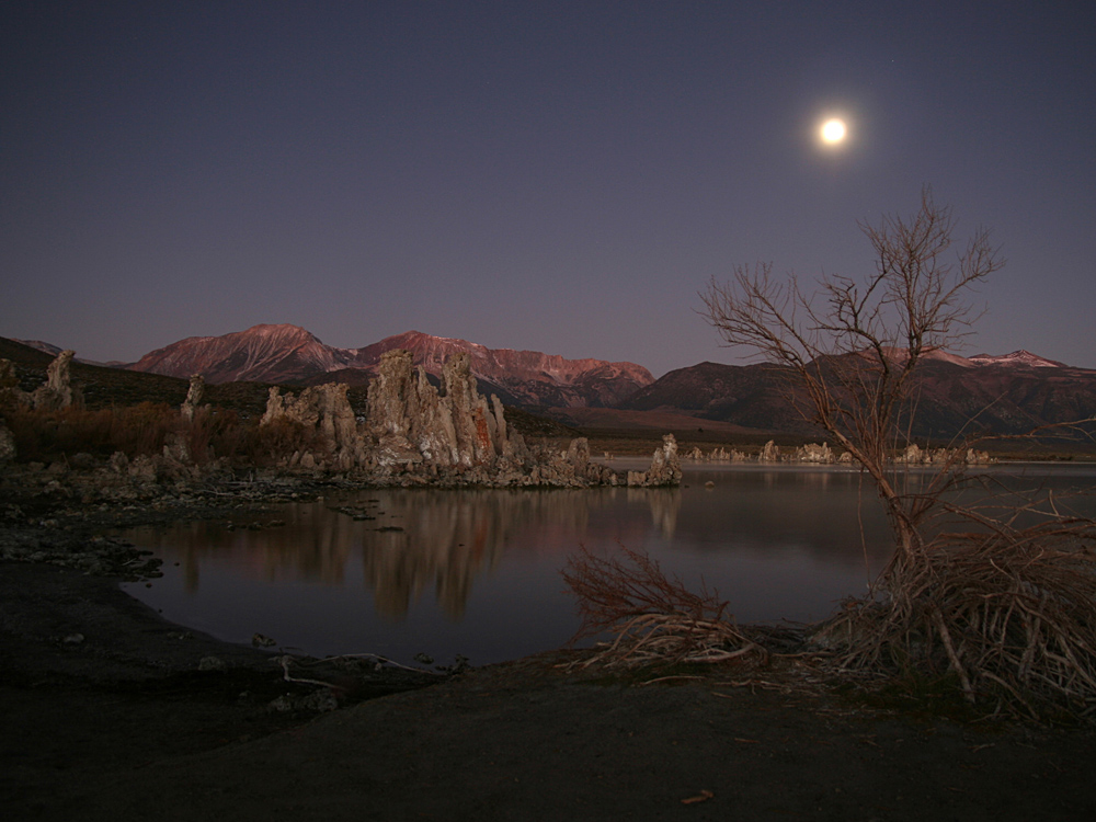 Mono Lake in Kalifornien vor Sonnenaufgang