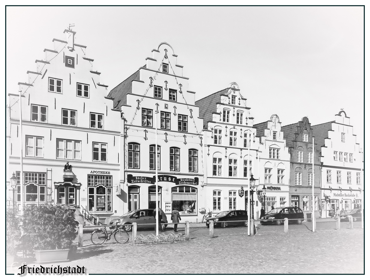 monochrome.moments(13): Friedrichstadt