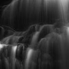 Monochromer Wasserfall