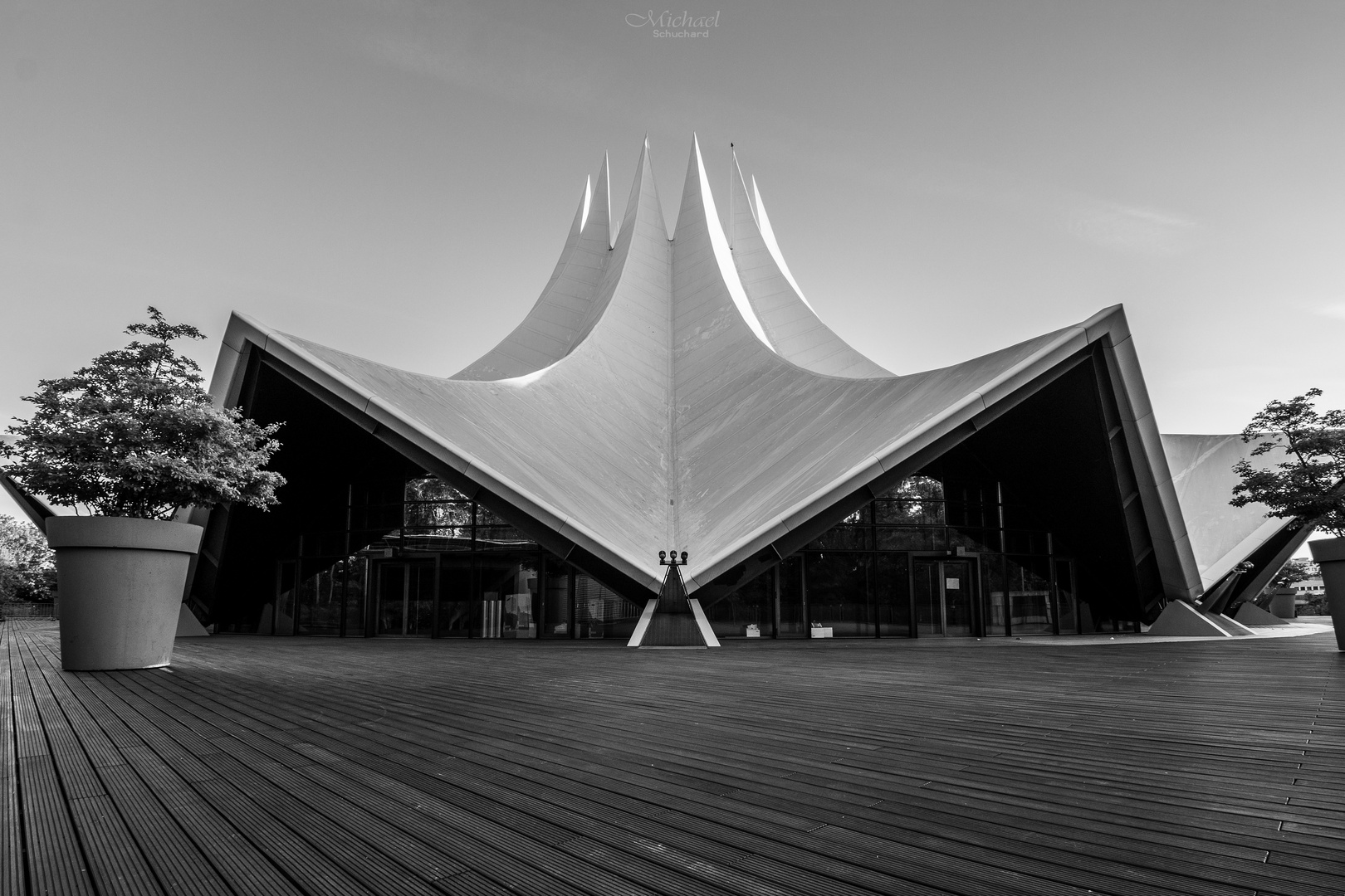 monochromes Tempodrom