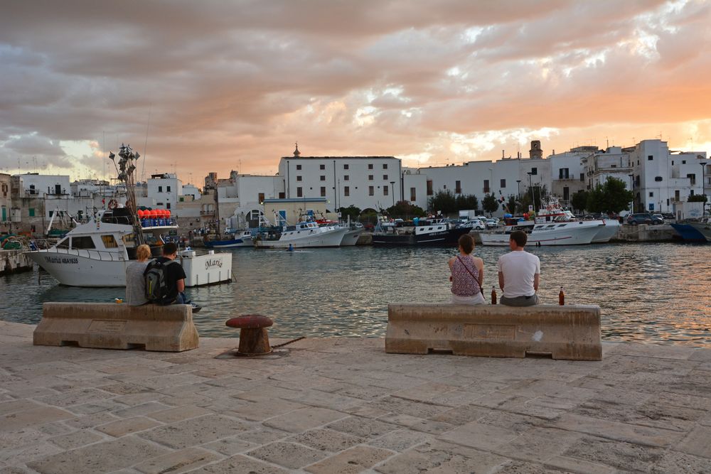 Monopoli - abends am Hafen