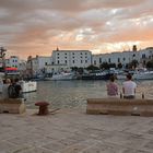 Monopoli - abends am Hafen