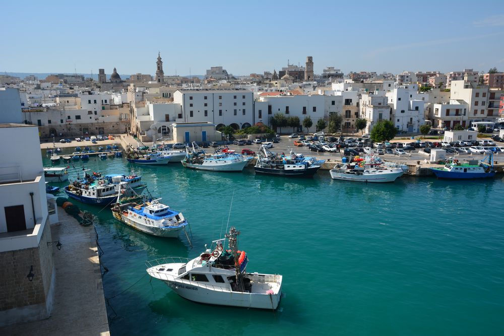 Monopoli,  alter Hafen und Blick über die Altstadt