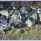 Monschau im felsigen Rurtal