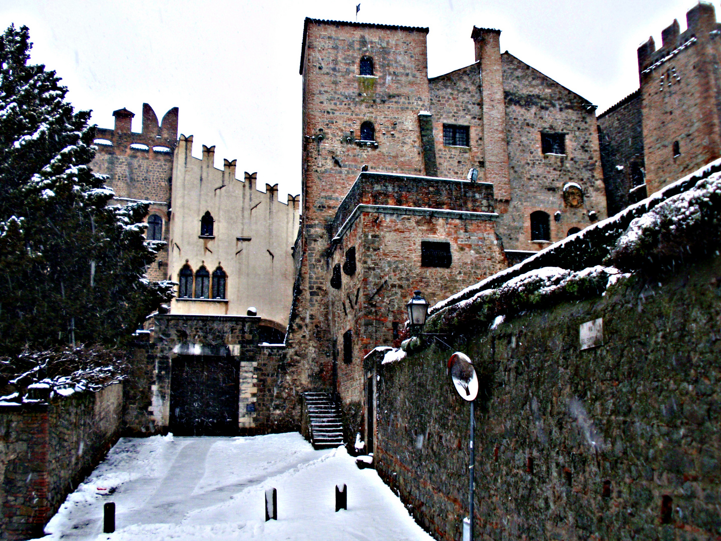 Monselice's Castle in White