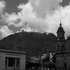 Monserrate entre La Catedral y el Palacio