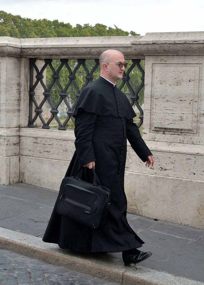 Monsignore Foto & Bild italy, world, mann Bilder auf