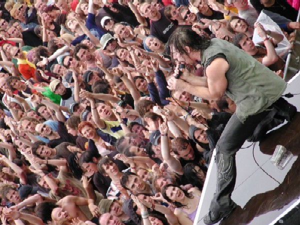 Monster Magnet's Wyndorf hypnotizes fans