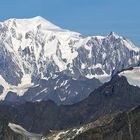 Mont Blanc der höchste Berg Europas, auch Monarch genannt mit seinen Vasallen aus 70km Entfernung