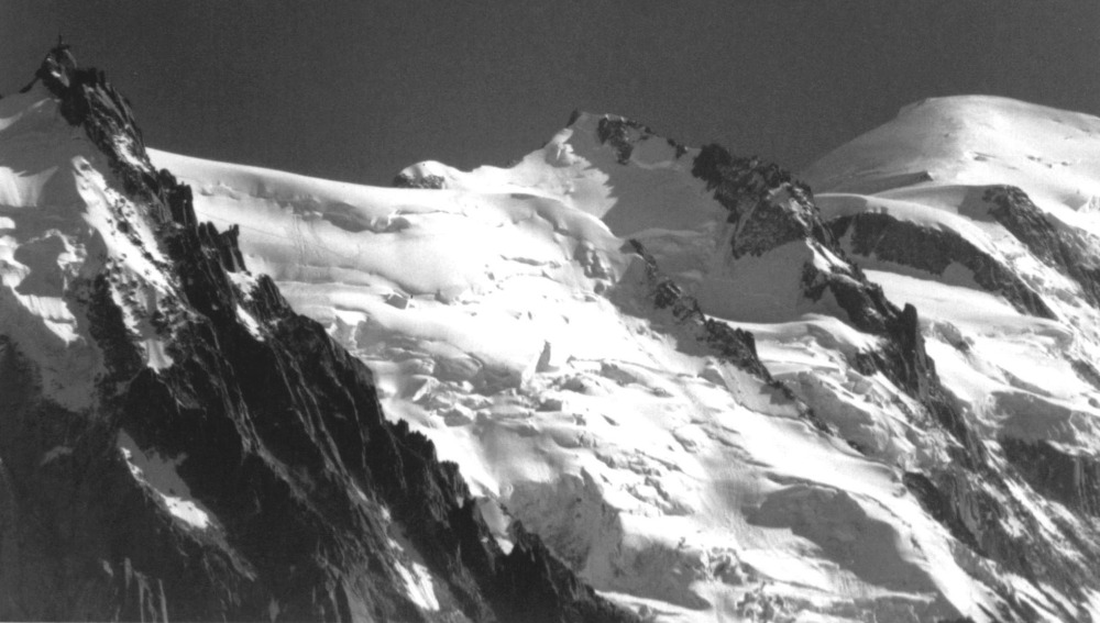 Mont Blanc (rechts) und Aiguille du Midi (links)