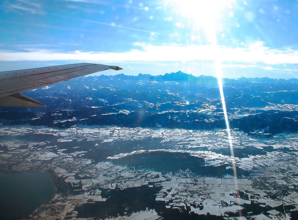 Mont Blanc und Genfer See aus der Luft