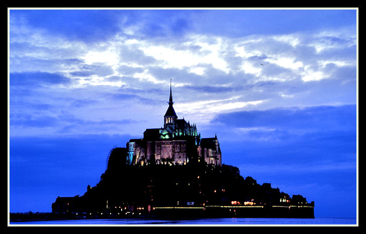 Mont Saint Michel al tramonto