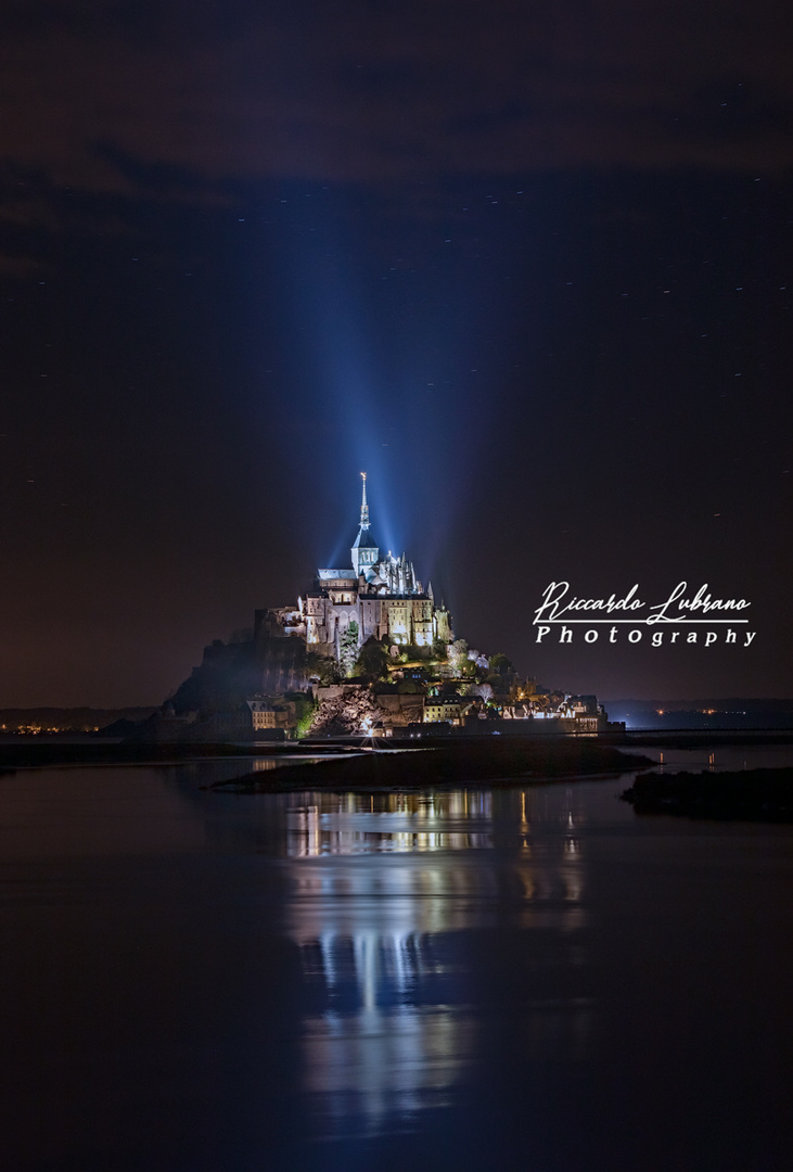 Mont Saint Michel bay night