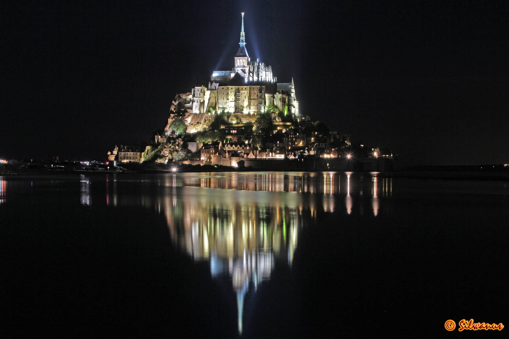 Mont Saint Michel bei Nacht