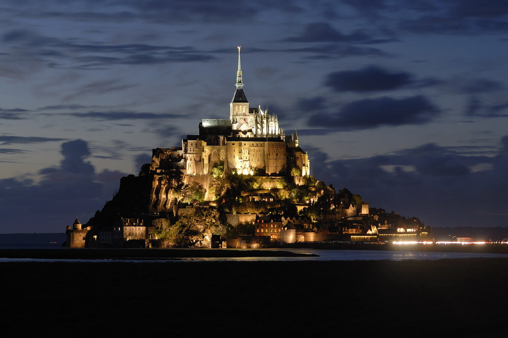 Mont-Saint-Michel bei Nacht