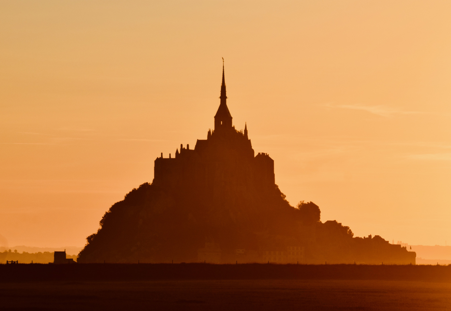 Mont Saint Michel bei Sonnenaufgang 