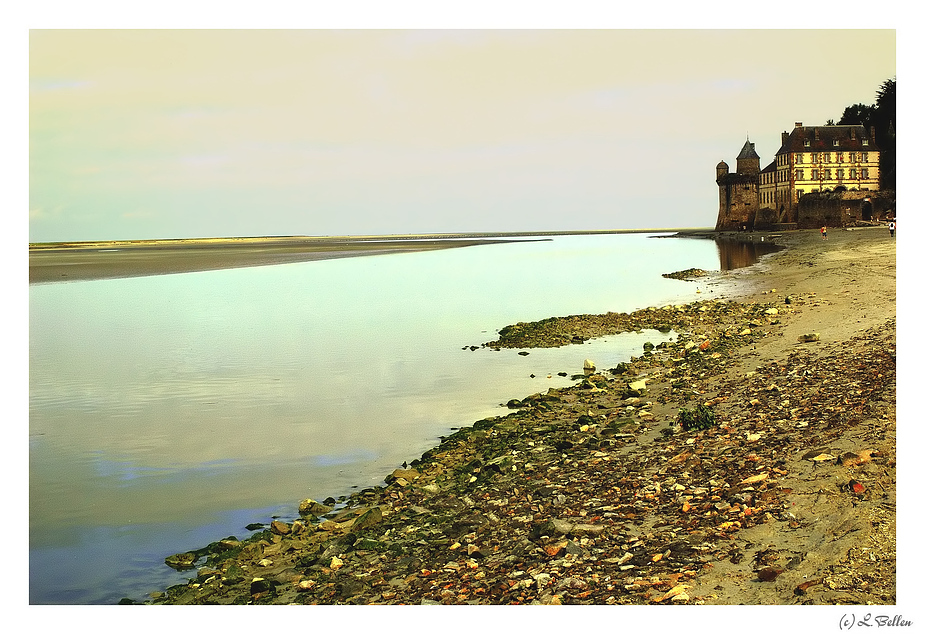 " Mont-Saint-Michel differently "