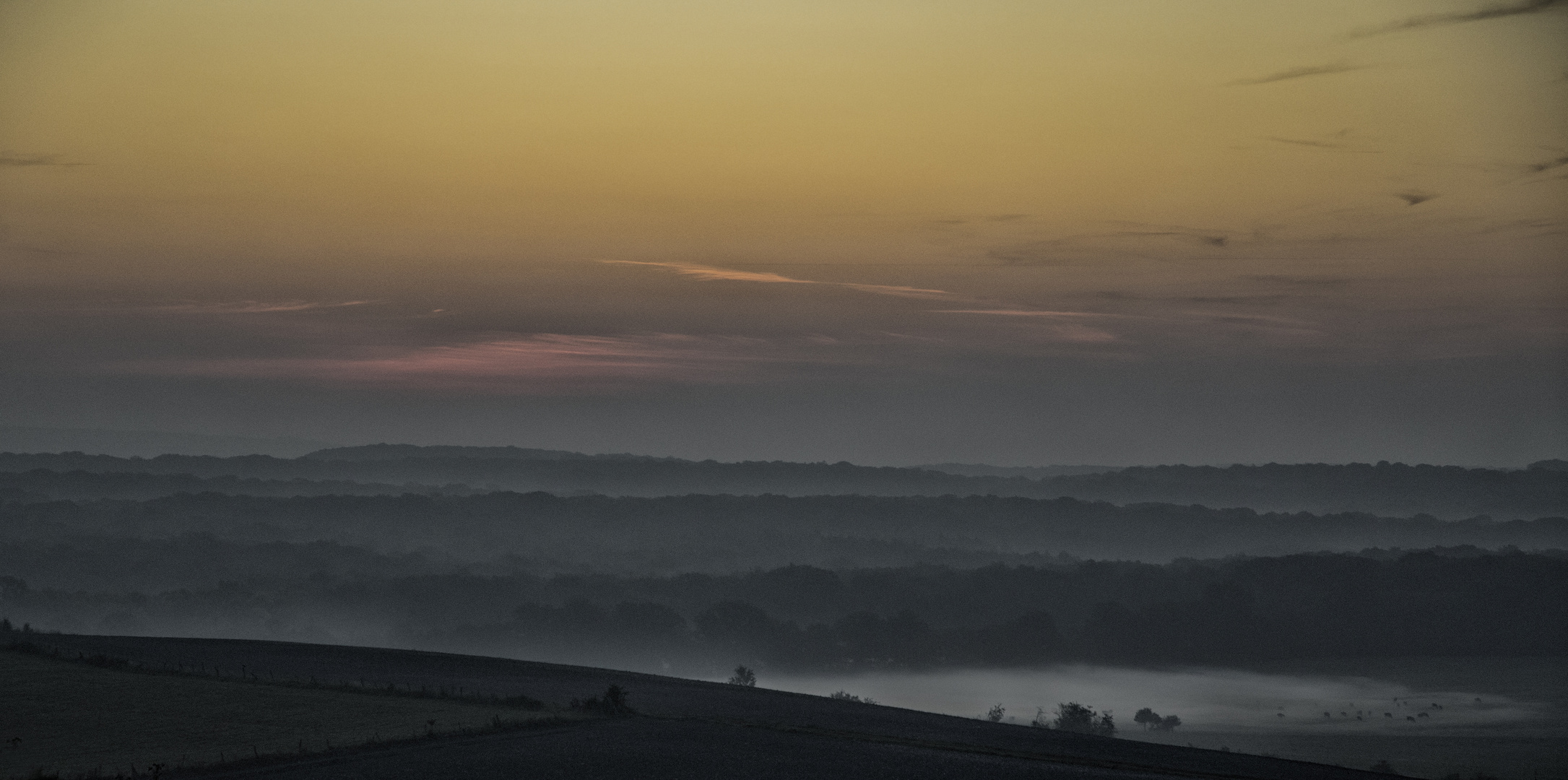 MONT ST PIERRE (Moselle)-  prise de vue à l'aube - 