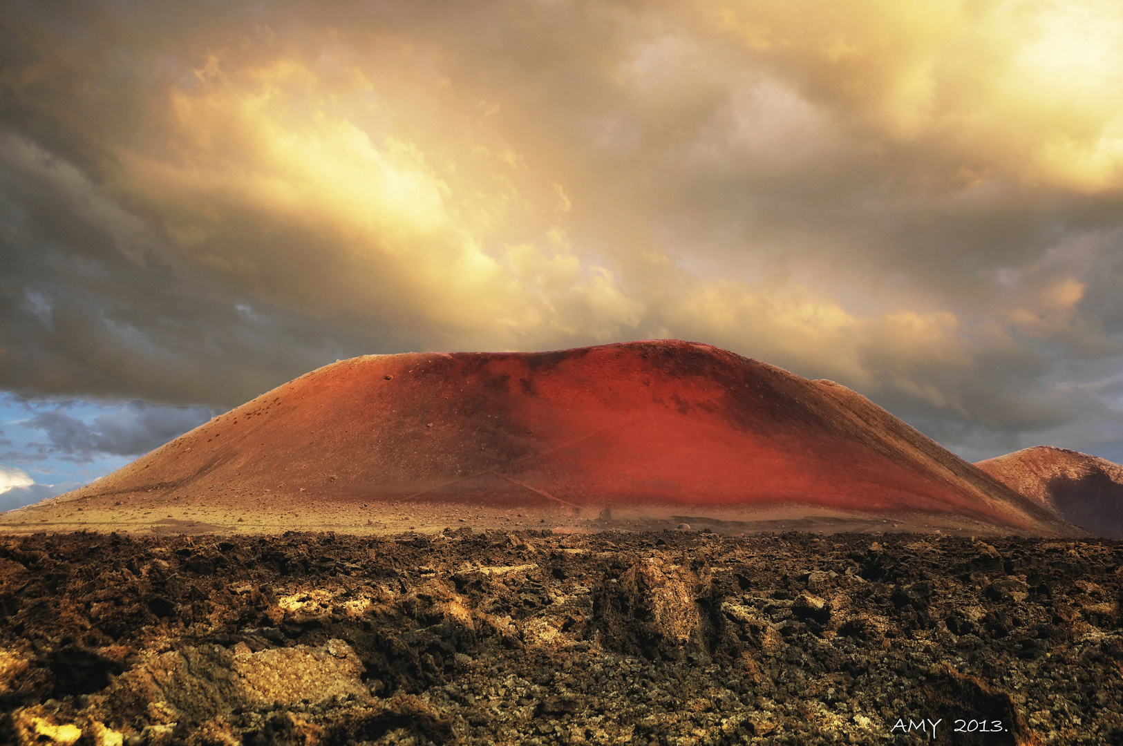 MONTAÑA COLORADA (Masdache -LANZAROTE). Dedicada a MONTSE TRILLA .