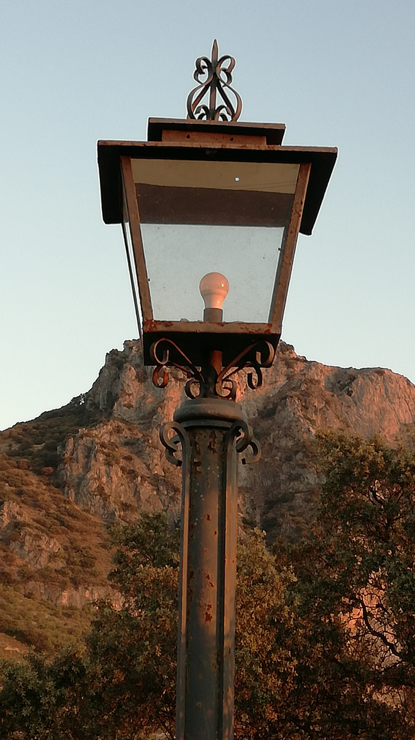 Montaña iluminada