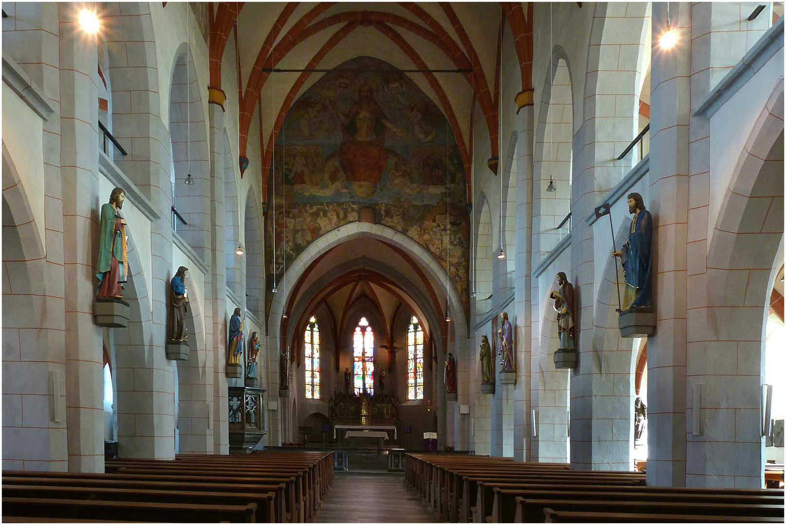 Montabaur Pfarrkirche St.Peter in Ketten (Innenraum)