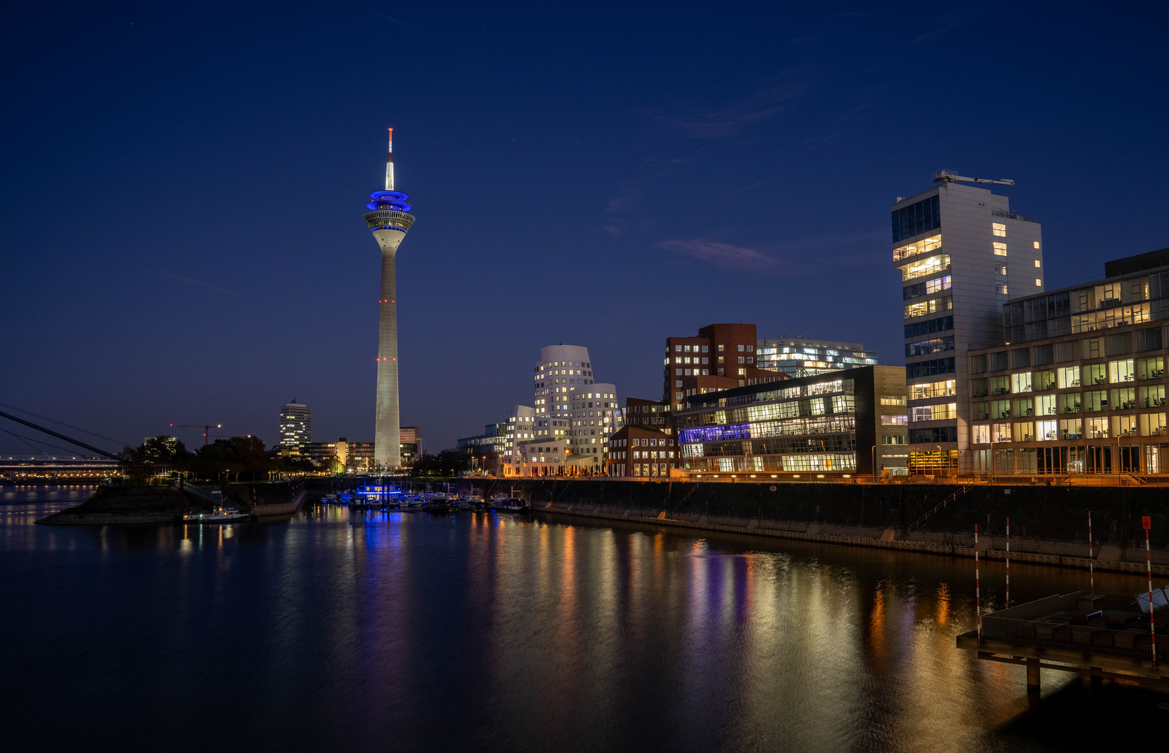 Montag - Blue Monday - Düsserldorfer Medienhafen