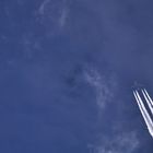 Montag-blue monday - Flugzeug mit Kondensstreifen ...