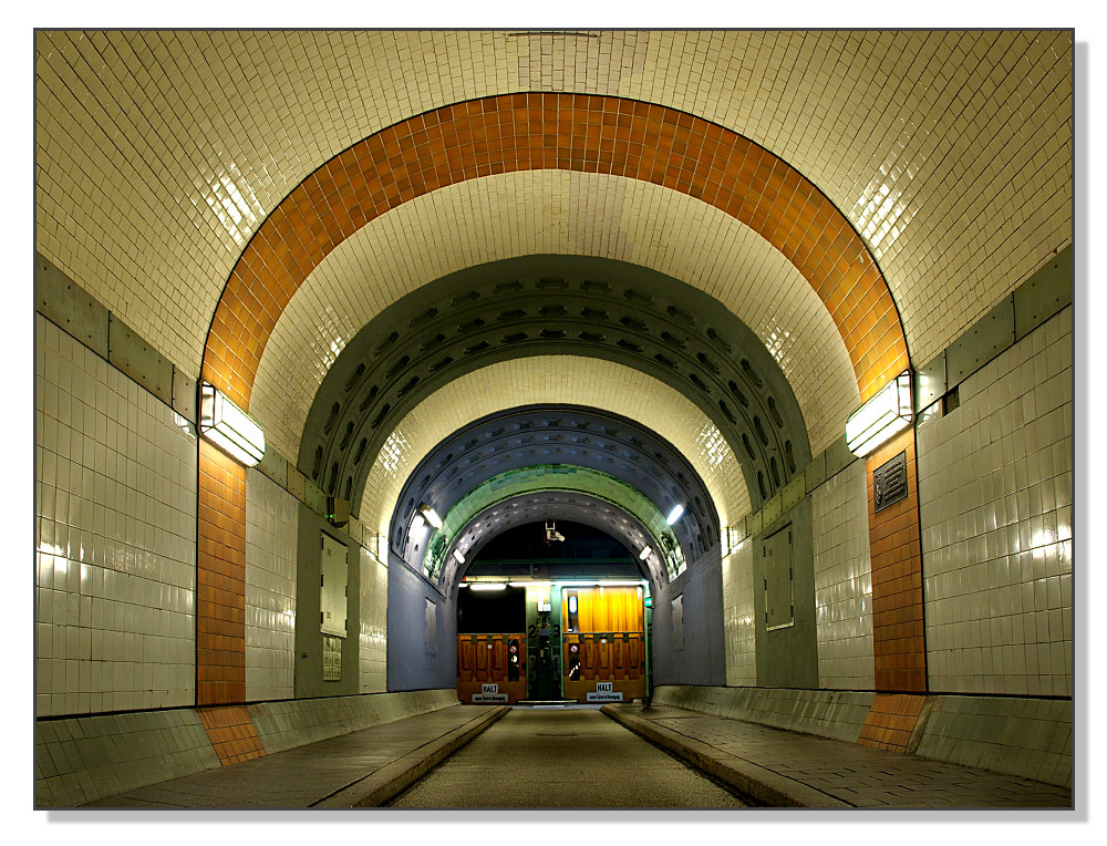 Montage im alten Elbtunnel