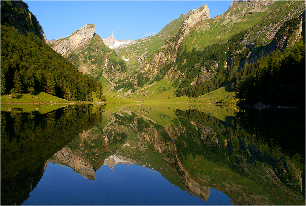 Montagmorgen an einem der berühmtesten Bergseen der Nordostschweiz