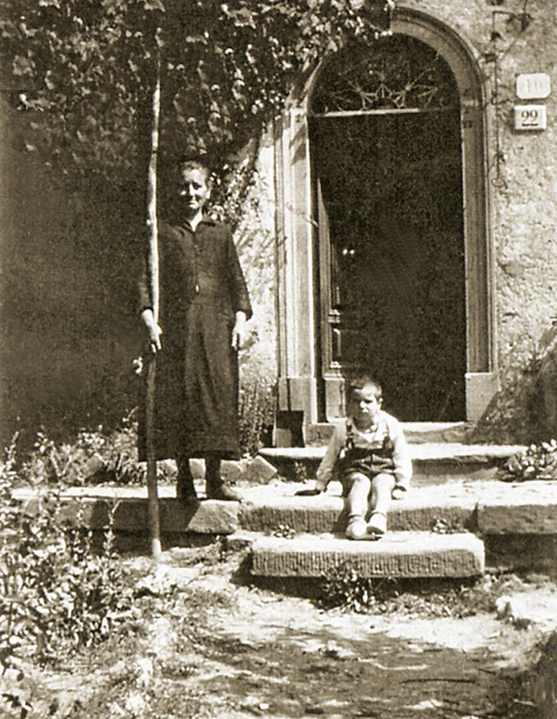 Montagna Pistoiese - Bardalone - località Bandità - Luigi e la nonna - primi anni 30