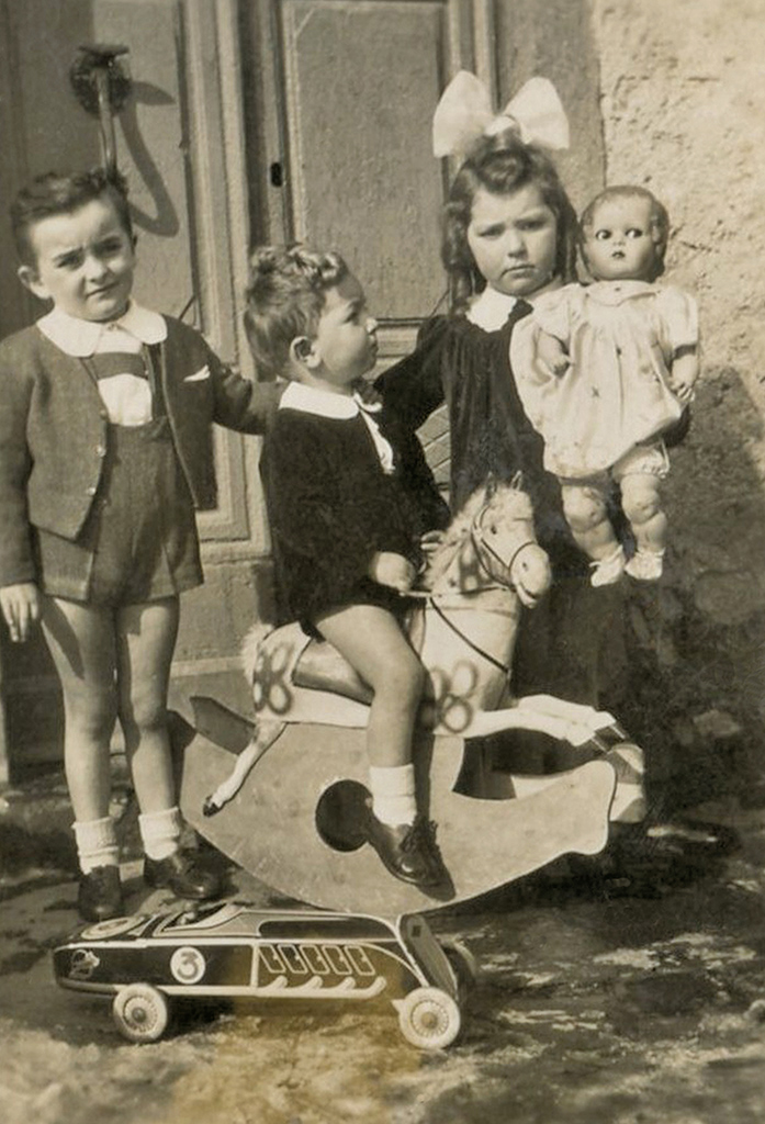 Montagna Pistoiese - Bardalone - Mariangela, la sua bambola e i suoi amici - metà anni 30