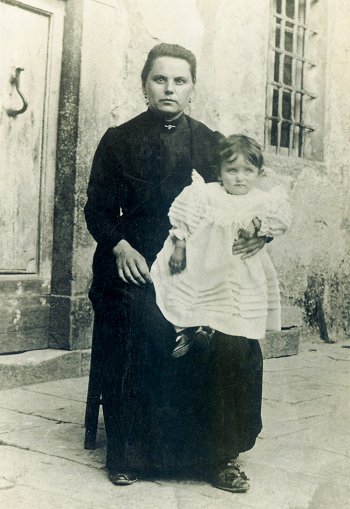 Montagna Pistoiese - Mammiano ferriere - Concetta Panteri con Maria Bartoli - 1903