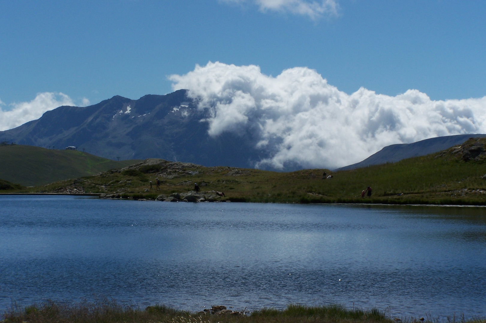 montagne encloutie par les nuage