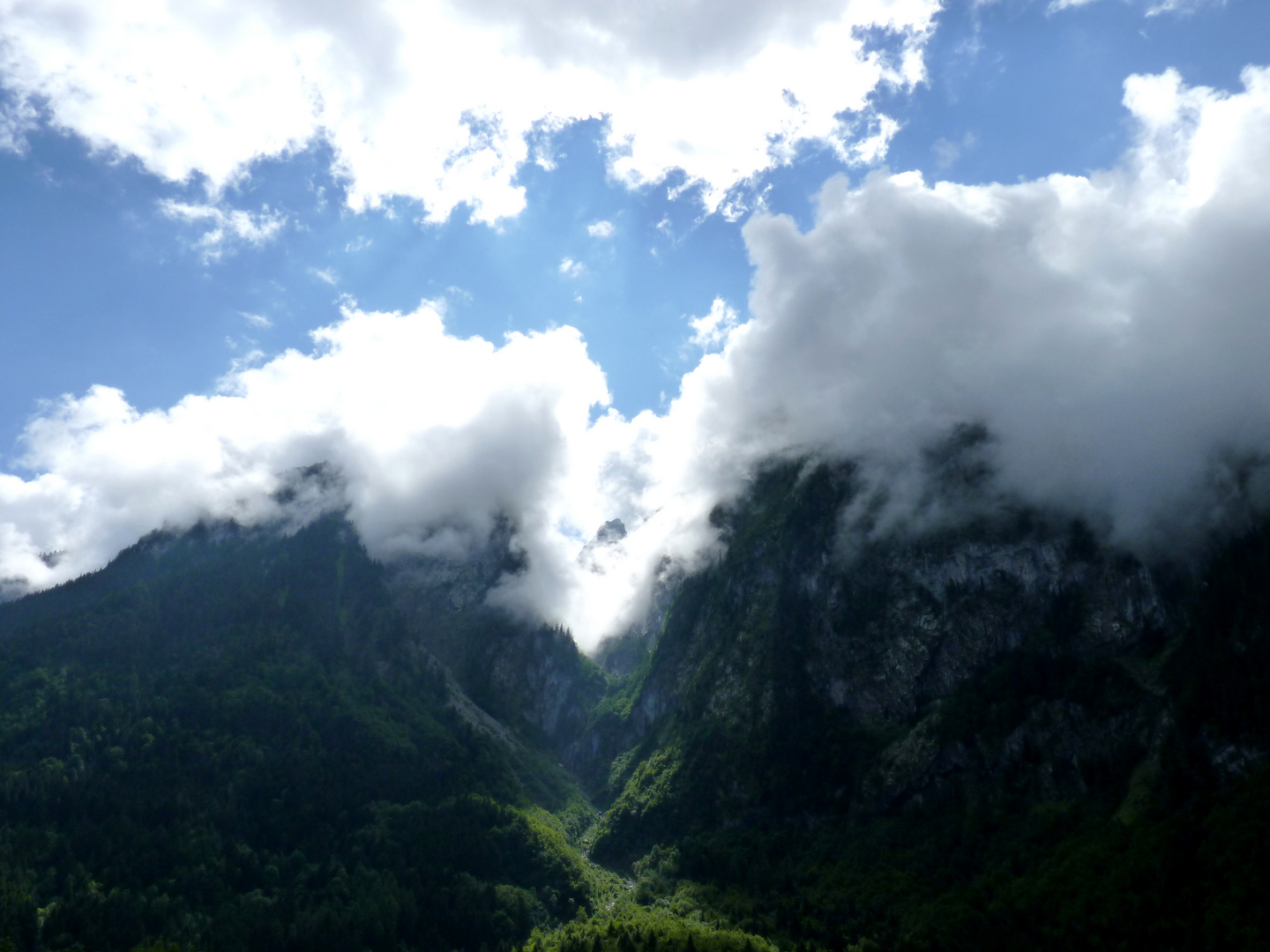 Montagne suisse après l'orage