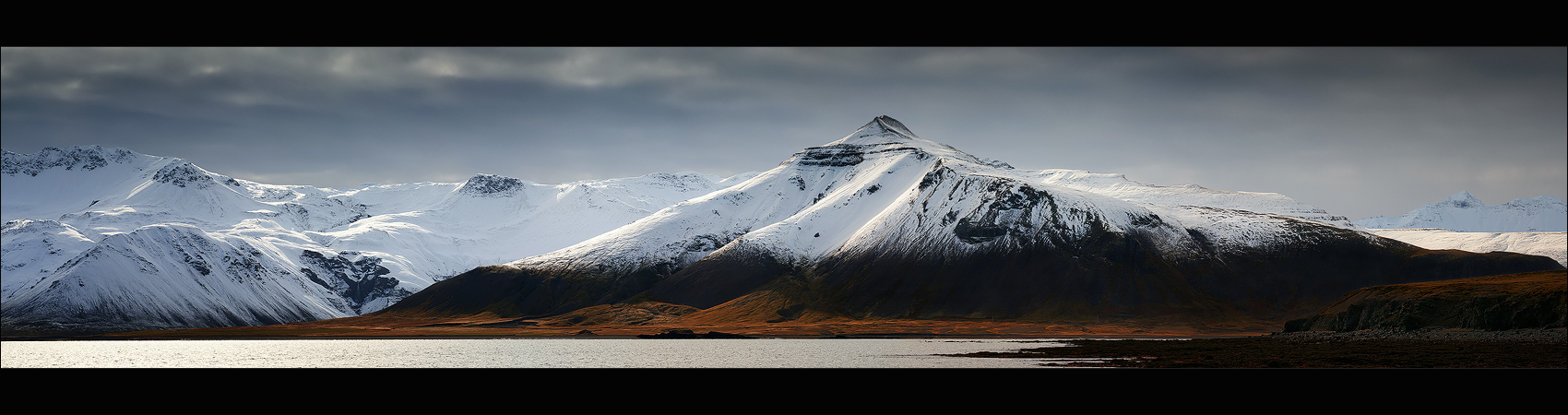 [ ... montagnes ] by Raymond Hoffmann