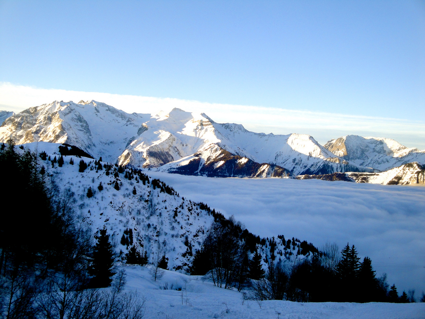 Montains, fog and snow.