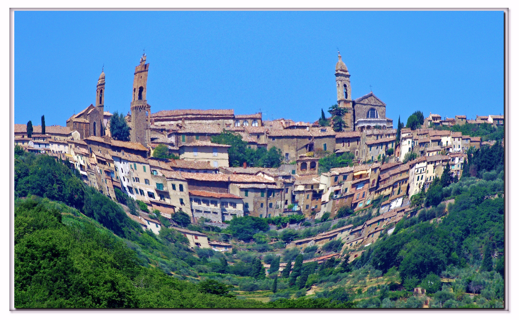 Montalcino dopo un biccbiere di brunello.....