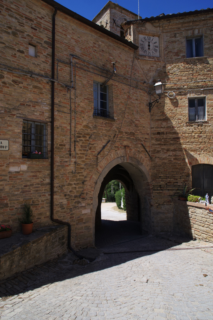 MONTALFOGLIO PORTA MEDIEVALE.