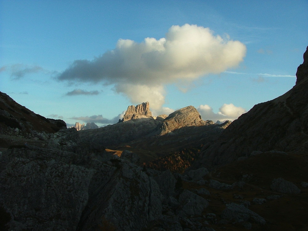 Monte Averau mit Wolkenschirm