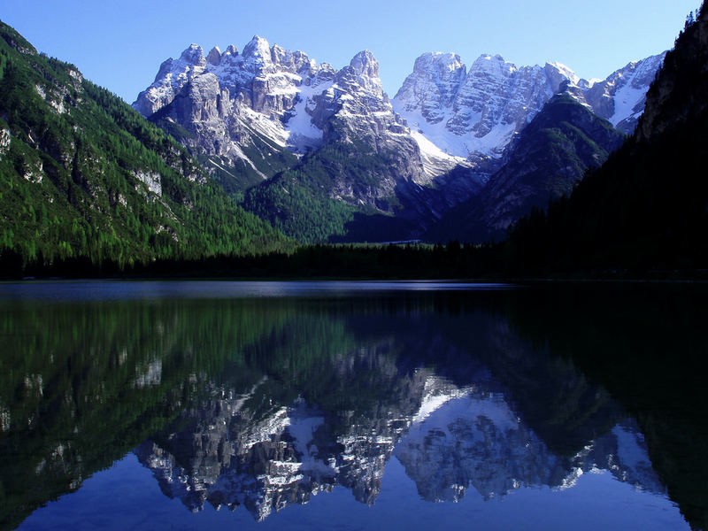 Monte Cristallo im See