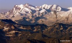 Monte Rosa die höchsten Berge der Schweiz - Liskamm rechts im Bild.