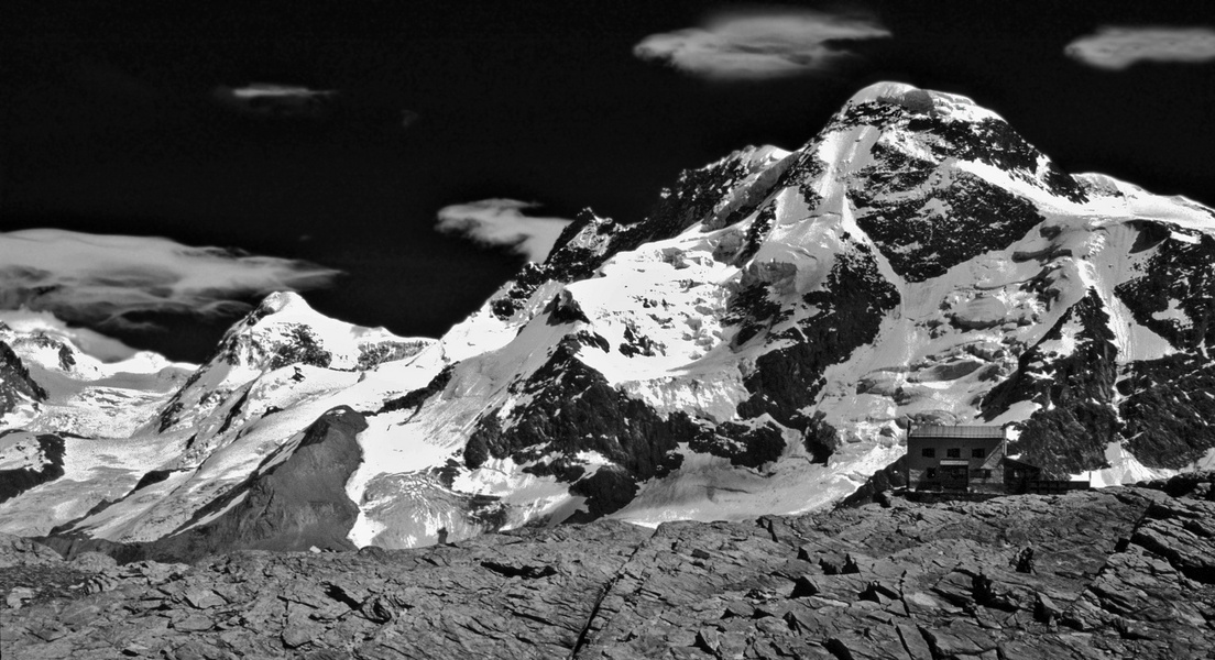 Monte Rosa Gruppe mit Gandegghütte 3030m.....
