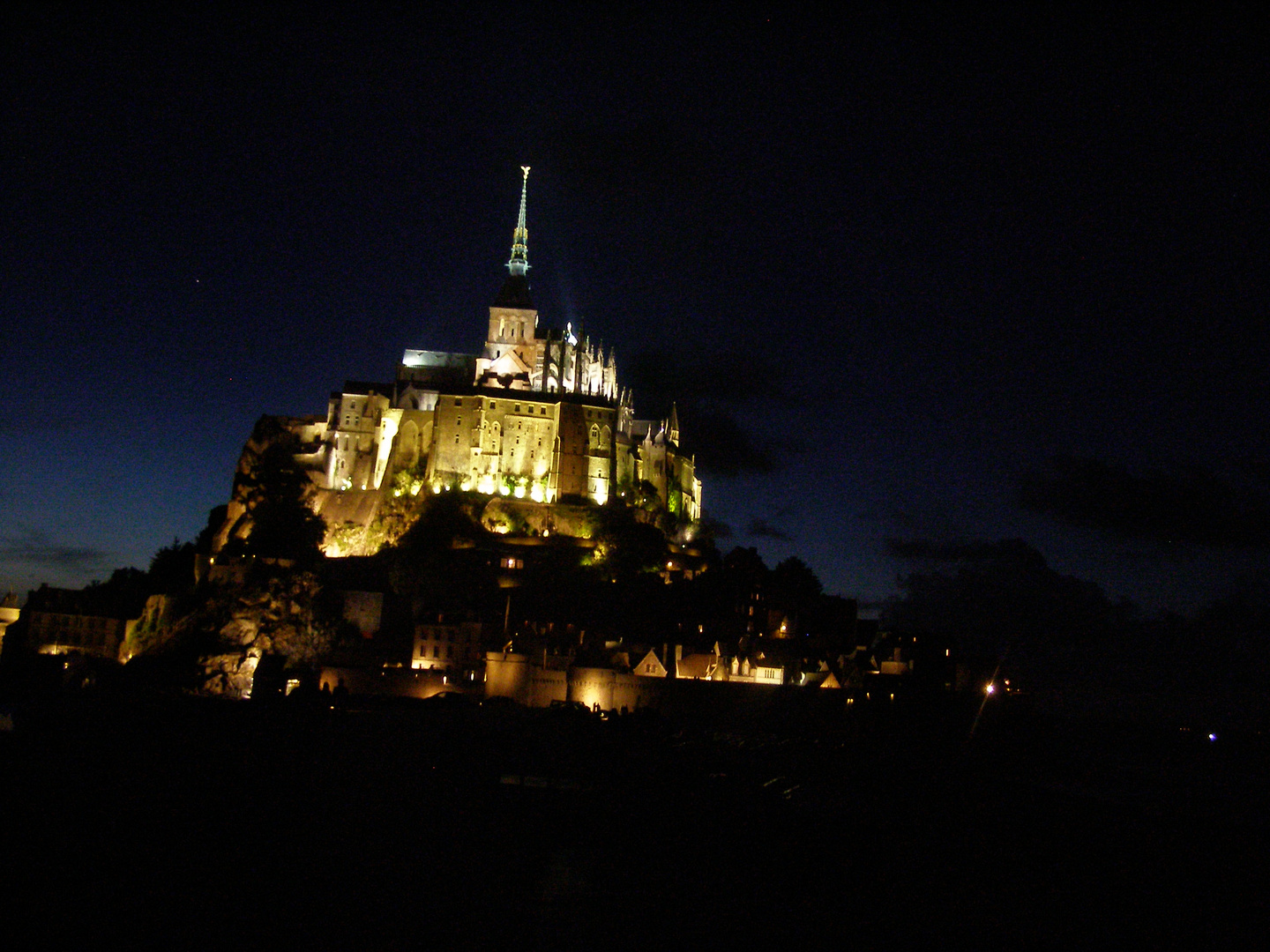 Monte Saint Michel de noche