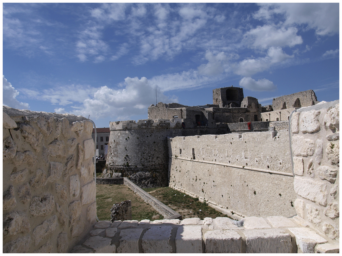 Monte St Angelo il castello