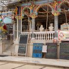 Montée vers le lieu saint du temple Jaïn "Babu Amichand Panalal Adishwarji" à Bombay