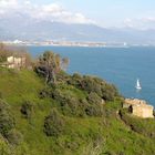 Montemarcello mit La Spezia im Hintergrund