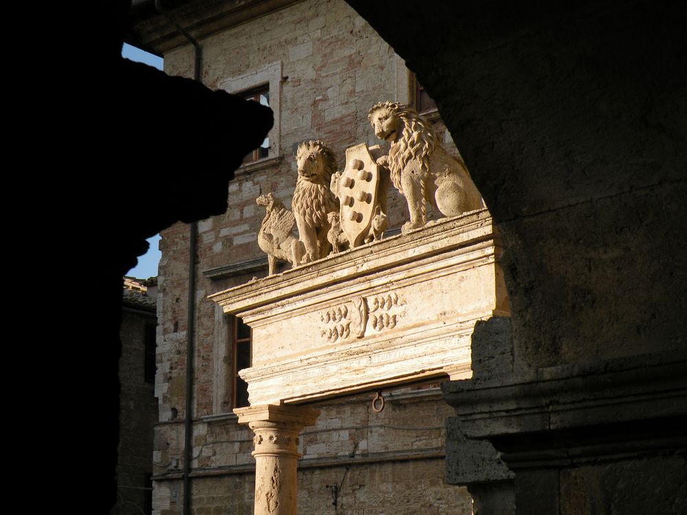 Montepulciano, il pozzo di Piazza Grande