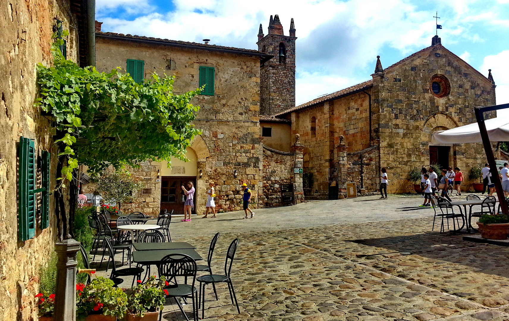 Monteriggioni: Piazza di Roma