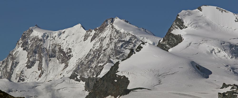 MonteRosa Ostwandteile und Strahlhorn , wobei die Sichtbedingungen hervorragend gewesen sind